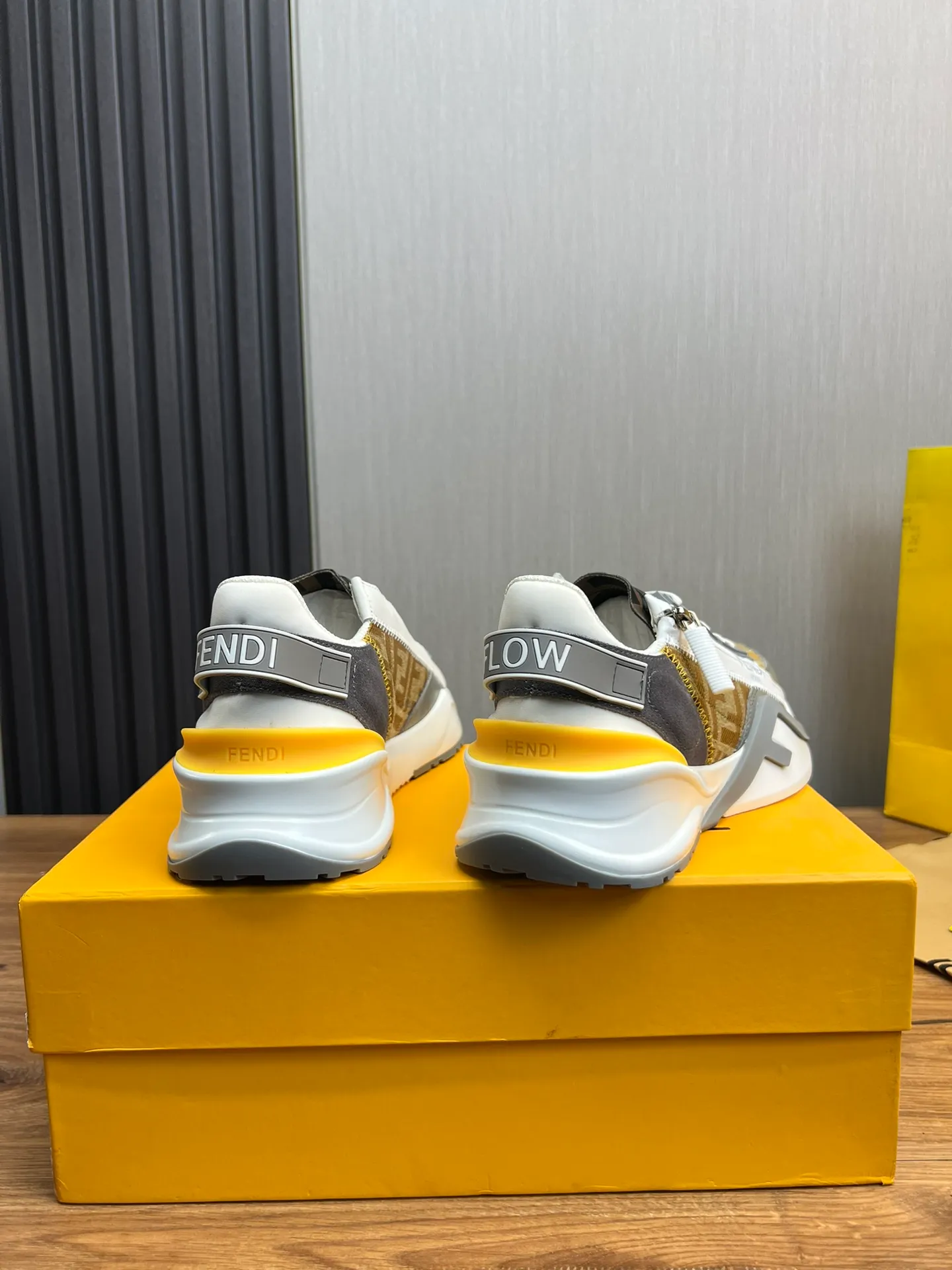 Men's men's shoes💰520💰 Fendi [Fendi] hot style is on the market🔥Fashionable casual men's shoes🔱Made of original brand fly knit fabric. Original cowhide + breathable mesh lining + sheepskin feet. Perfect shape and top quality, you deserve it🔜Original rubber outsole, ultra-light, non-slip and wear-resistant👣 Standard size 38-44